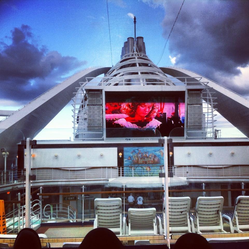 cruise ships dancers